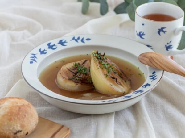 tsubane 日本制造美濃燒燕子圖案深盤装湯類料理放在桌上很好看